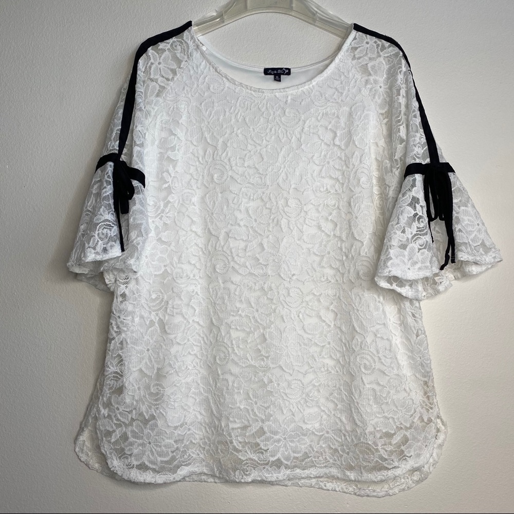 Fig & Blu white lace bell sleeve tunic top
